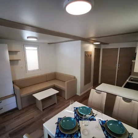 Floating Seahouse Ocean Beauty 2 *