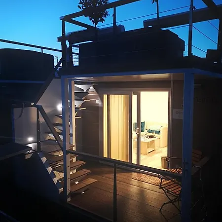 Floating Seahouse Ocean Beauty 2 *