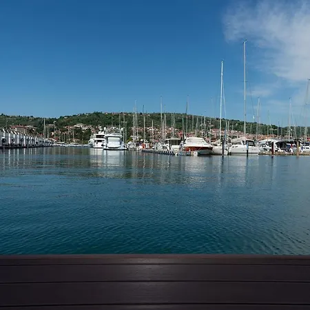Floating Seahouse Ocean Beauty 2