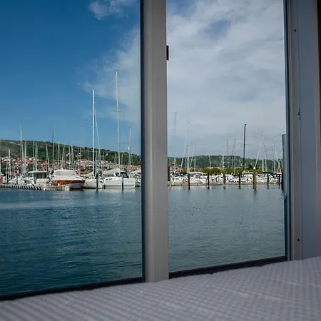 Floating Seahouse Ocean Beauty 2 Apartment