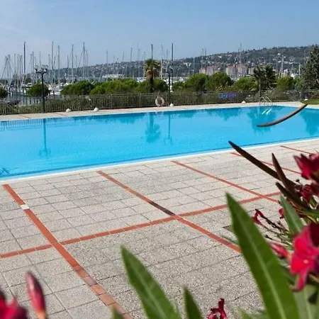 Apartment Floating Seahouse Ocean Beauty 2